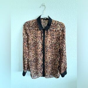 Hinge leapord print sheer button-down top